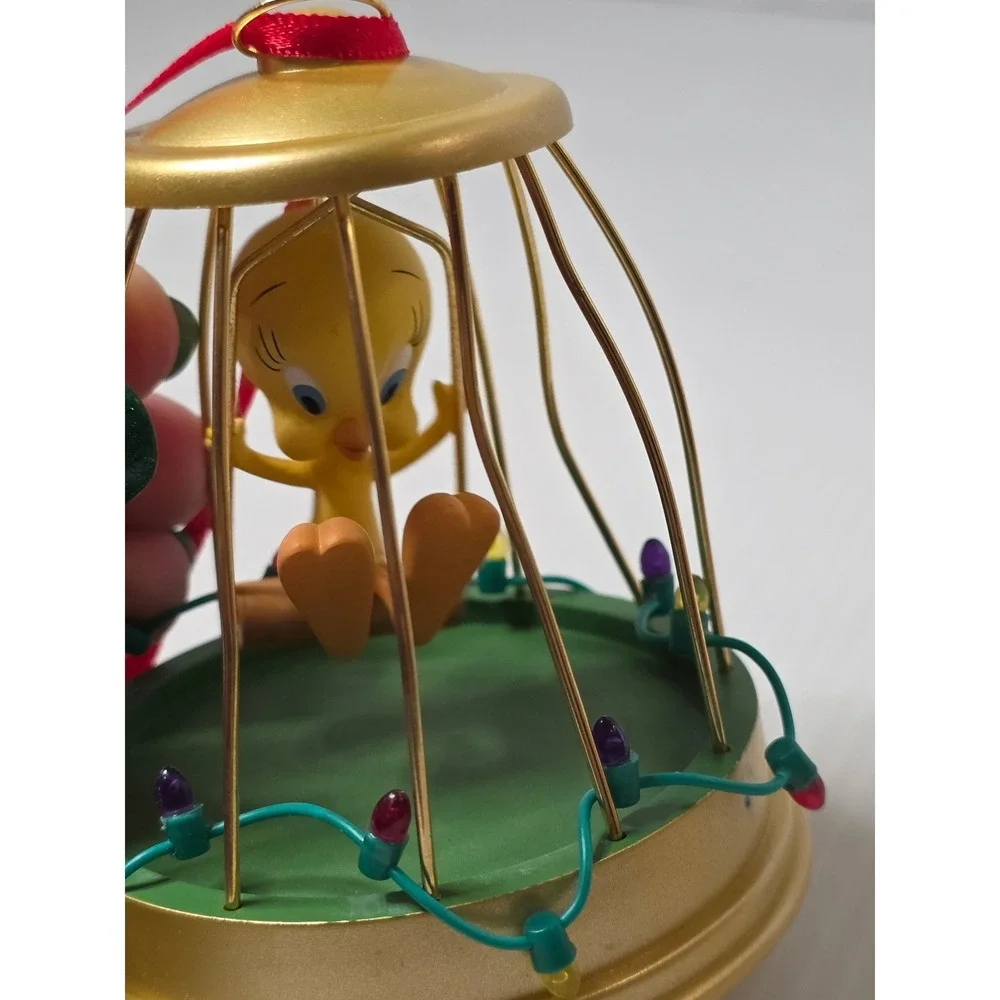 Hallmark Tweety‎ Bird Ornament Small Gold Fair condition needs work